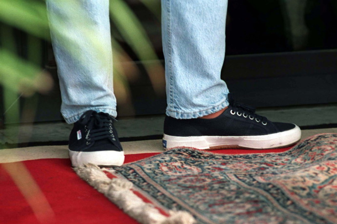 Tenisky Superga můžeme pravidelně vídat také na Kate Middleton nebo Meghan Markle. 
