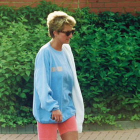 Princezna Diana nejraději kombinovala cyklistické šortky s bílými „ugly“ teniskami od značky Reebok, které jsou stále k dostání na trhu. 
