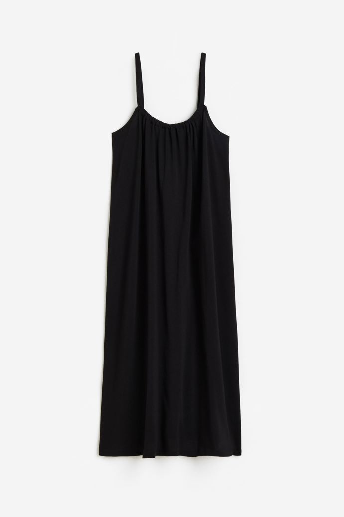 Černé šaty na ramínka, H&M, 299 Kč
Černé šaty na ramínka, H&M, 299 Kč