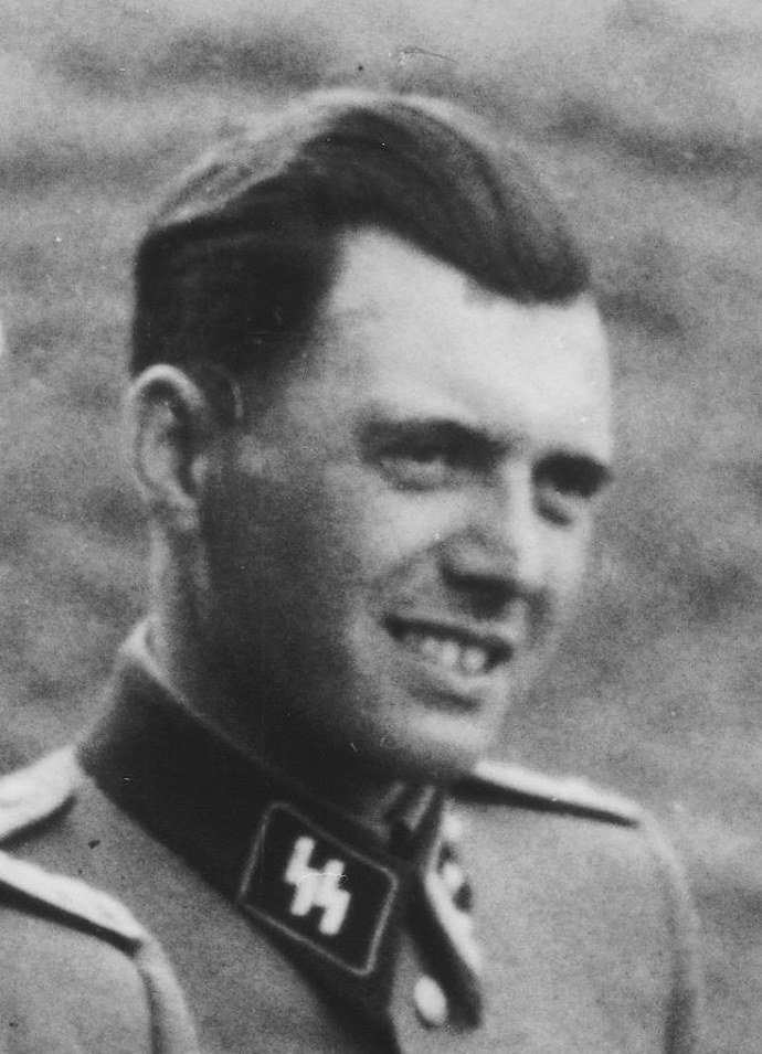Josef Mengele v Osvětimi v roce 1944.
Josef Mengele v Osvětimi v roce 1944.