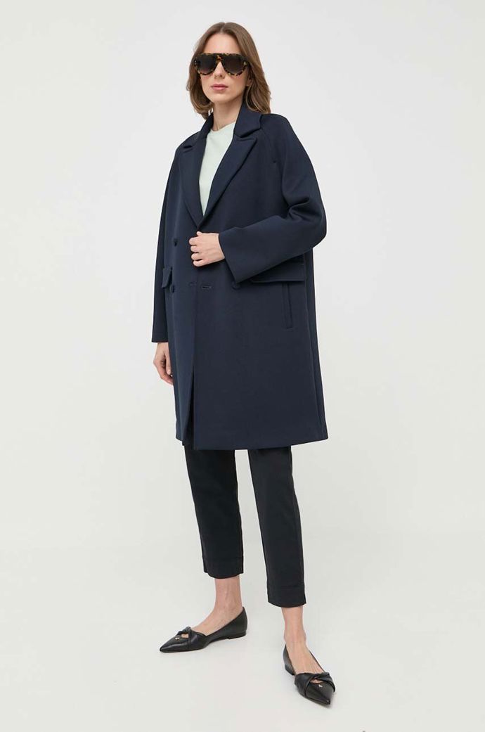 Kabát: Max Mara
