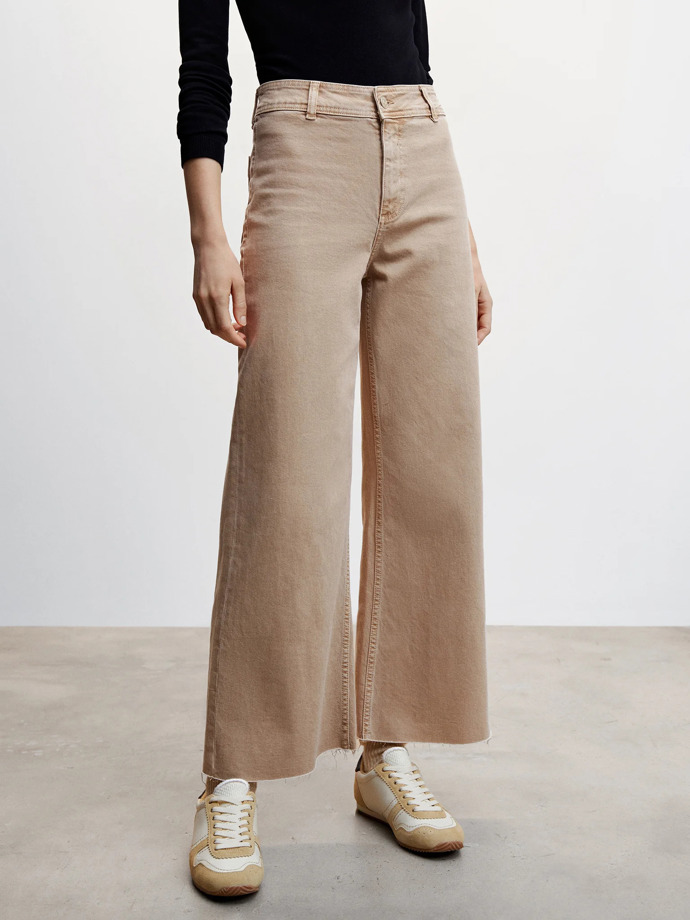 Béžové džíny v ležérním stylu, Mango, 899 Kč, Modivo
