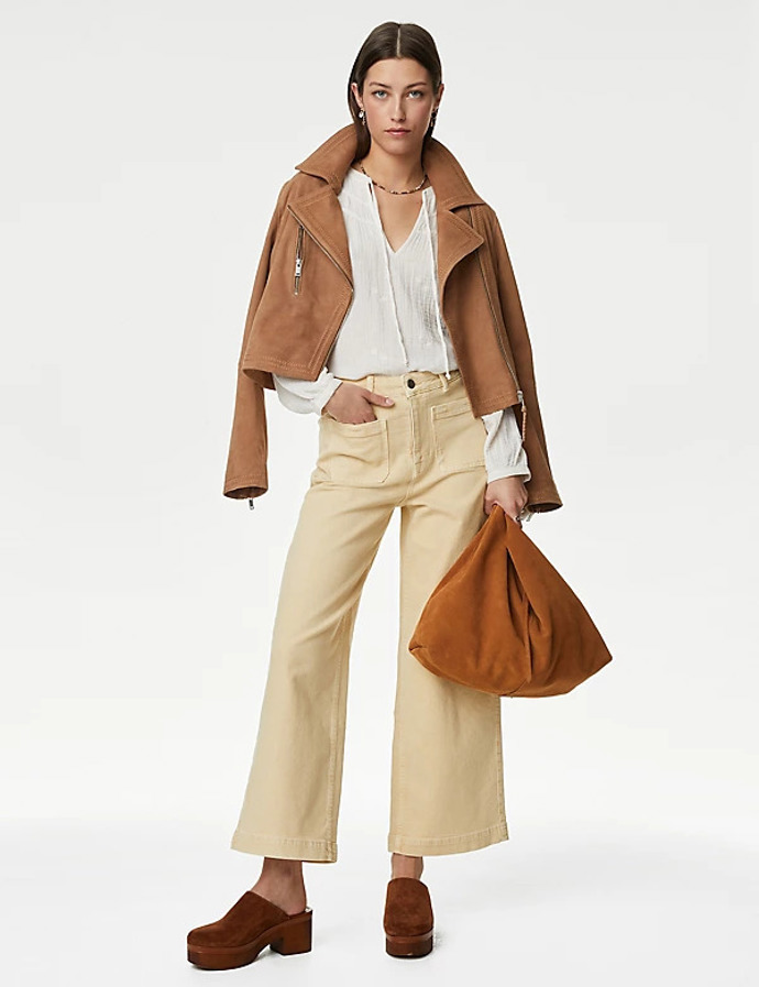 Krémové culotte džíny, Marks & Spencer, 1499 Kč

Během Dnů Marianne můžete v Marks & Spencer využít slevu 20 % na nezlevněné oblečení, kosmetiku a domácí potřeby, na vybrané doplňky platí sleva 25 %.
