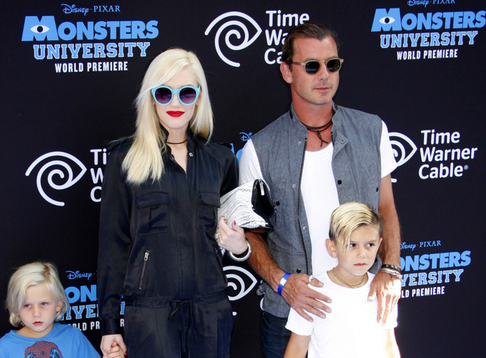 V roce 2014 se Gwen Stefani a její tehdejší manžel, britský hudebník Gavin Rossdale (na snímku), stali rodiči syna jménem Apollo, kterého Gwen porodila ve 44 letech. 
