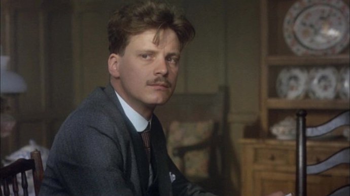 Colin Firth v roce 1987 ve filmu Měsíc na venkově
Colin Firth v roce 1987 ve filmu Měsíc na venkově