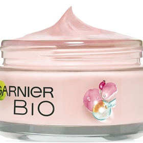 Denní krém 3v1 Bio Rose Glow, Garnier, 239 Kč
