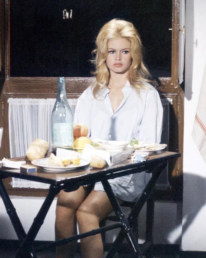 Brigitte Bardot byla jednou z předních nositelek tohoto ikonického účesu.
Brigitte Bardot byla jednou z předních nositelek tohoto ikonického účesu.