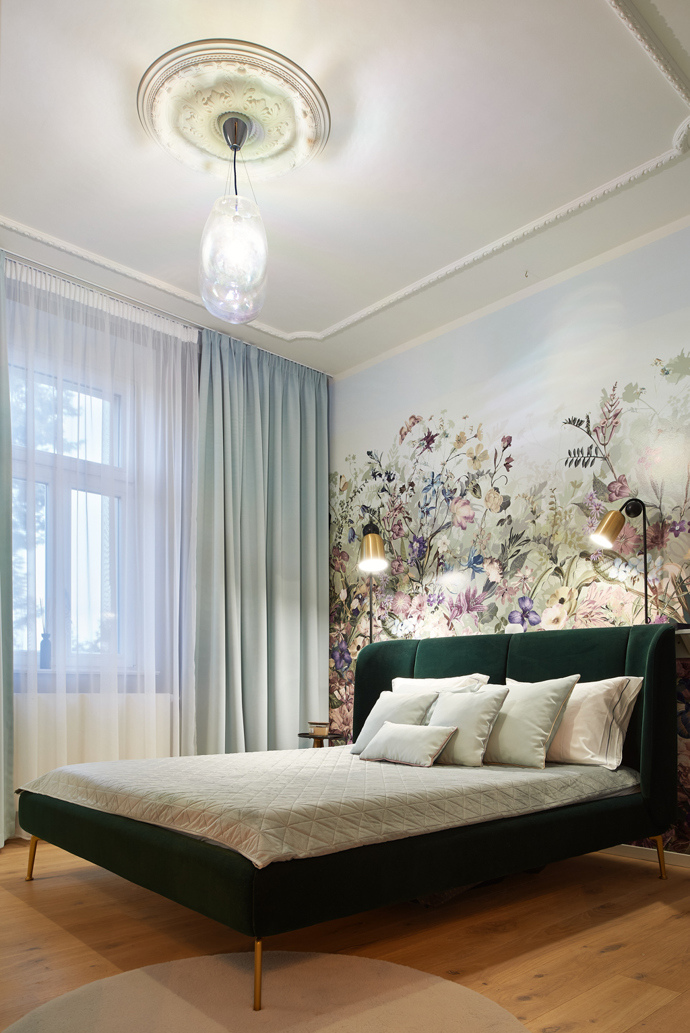 Základním pravidlem Feng Shui je, aby v místnosti jemně proudila energie. Obyvatelé domu i návštěva se poté cítí v místnosti uvolněně a bezpečně. A podle těchto základů autorka projektu postupovala a právě v tomto duchu volila barvy, materiály i vzory. 
