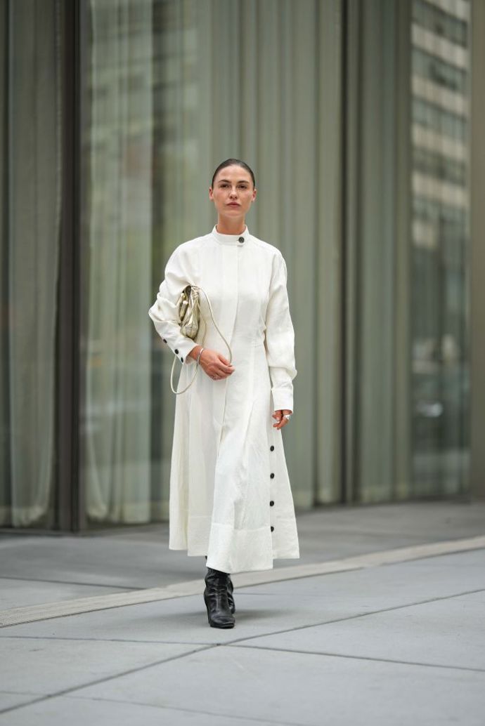 Sophia Roe vyrazila na přehlídku Proenzy Schouler v minimalistickém outfitu
