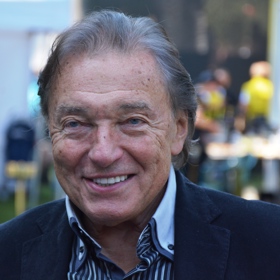 Karel Gott se zařadil na žebříček 120 nejbohatších zpěváků na světě.
Karel Gott se zařadil na žebříček 120 nejbohatších zpěváků na světě.