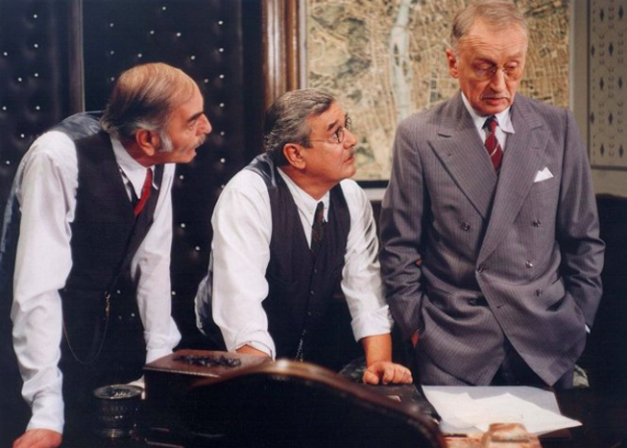 Panoptikum města pražského (1986)
Právě tento seriál volně navázal na Hříšné lidi Města pražského. Nese se tak ve stejném duchu, s většinou stejných herců. Má jednu sérii o 10 dílech.
Panoptikum města pražského (1986)
Právě tento seriál volně navázal na Hříšné lidi Města pražského. Nese se tak ve stejném duchu, s většinou stejných herců. Má jednu sérii o 10 dílech.