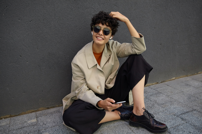 Mokasíny pánského stylu jsou pohodlné a hodí se k ležérním outfitům. Ideální jsou pro ty, kteří si potrpí na pánský styl oblékání, ale skvěle doplní i elegantní sako.
Mokasíny pánského stylu jsou pohodlné a hodí se k ležérním outfitům. Ideální jsou pro ty, kteří si potrpí na pánský styl oblékání, ale skvěle doplní i elegantní sako.