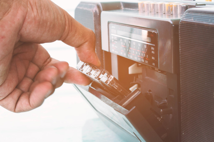 Dřív byly magnetofony zcela běžné. S nástupem digitální technologie se magnetofony staly zastaralými a byly postupně nahrazovány digitálními nahrávacími zařízeními.
