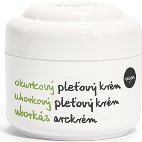 Okurka pleťový krém (Ziaja) 

Značku Ziaja jsem si oblíbila už před lety. Nabízí skvělé produkty, přitom za velmi příznivé ceny. Nezklamal mě ani tento krém, který obsahuje výtažky z dužiny okurky, vitamíny A a E a provitamín B5. Je určen spíše pro mastnu a smíšenou pleť, ale vyhovuje určitě i potřebám normálního typu pokožky. Textura je příjemně lehká, dobře se vstřebává a má jemnou svěží vůni. Po nanesení jsem měla pleť krásně hydratovanou a vyživenou, navíc i projasněnou. Je super, že tento krém mohou používat i mladé slečny už od 12 let. 

Cena: 64,90 Kč (50 ml)
