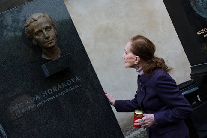 Soňa Červená v opeře Zítra se bude.. ztvárnila postavu Milady Horákové.
Soňa Červená v opeře Zítra se bude.. ztvárnila postavu Milady Horákové.