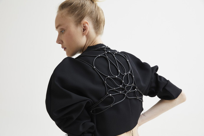 Kožený bodypiece Serpentine designérky Jany Rollo.

