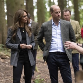 V září letošního roku oblékla princezna Kate krátké sako značky Maje. 
