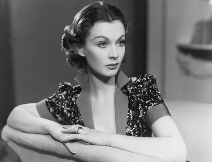 Stejný parfém jako Jackie Kennedy používala i Vivien Leigh.
Stejný parfém jako Jackie Kennedy používala i Vivien Leigh.