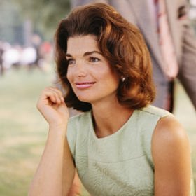 Oblíbeným parfémem Jackie Kennedy byl Joy od Jean Patou.
