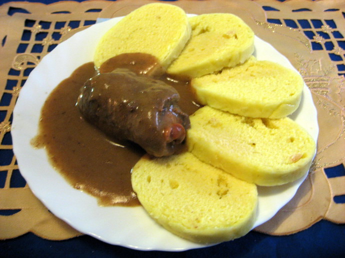 Kuchyně byla prostá, těžká. Ale chutná. Ostatně, pro mnohé se nic za 30 let nezměnilo.
