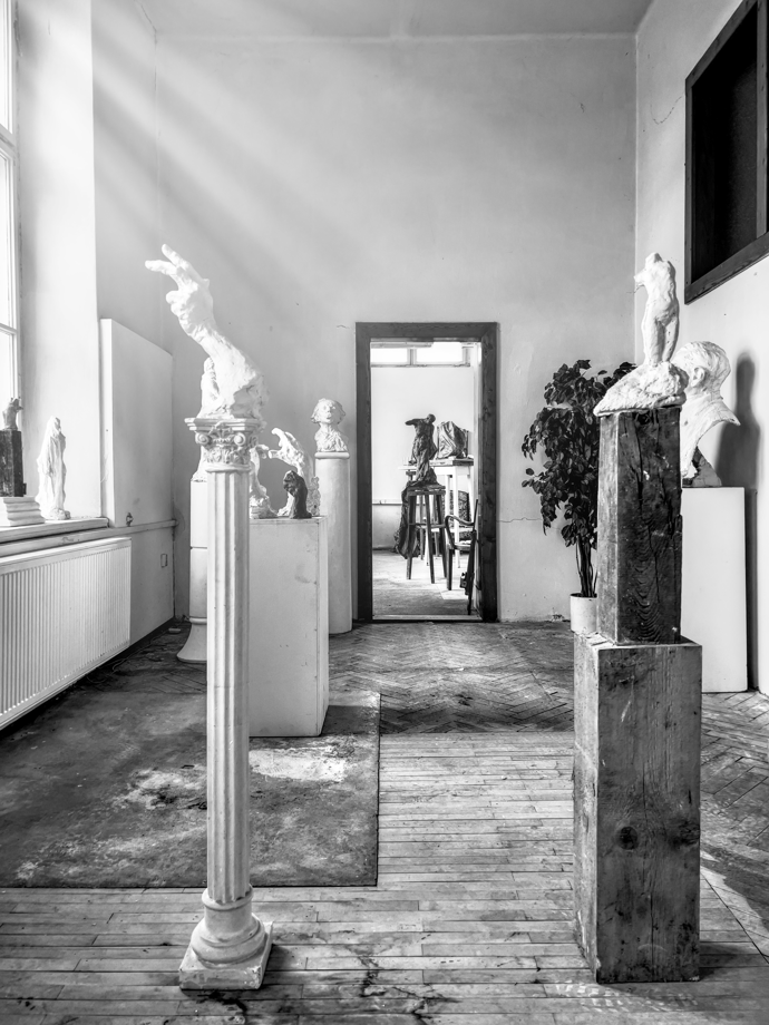 Galerie: Svět plný hlíny a krásy - to je sochařina Galerie: Svět plný hlíny a krásy - to je sochařina