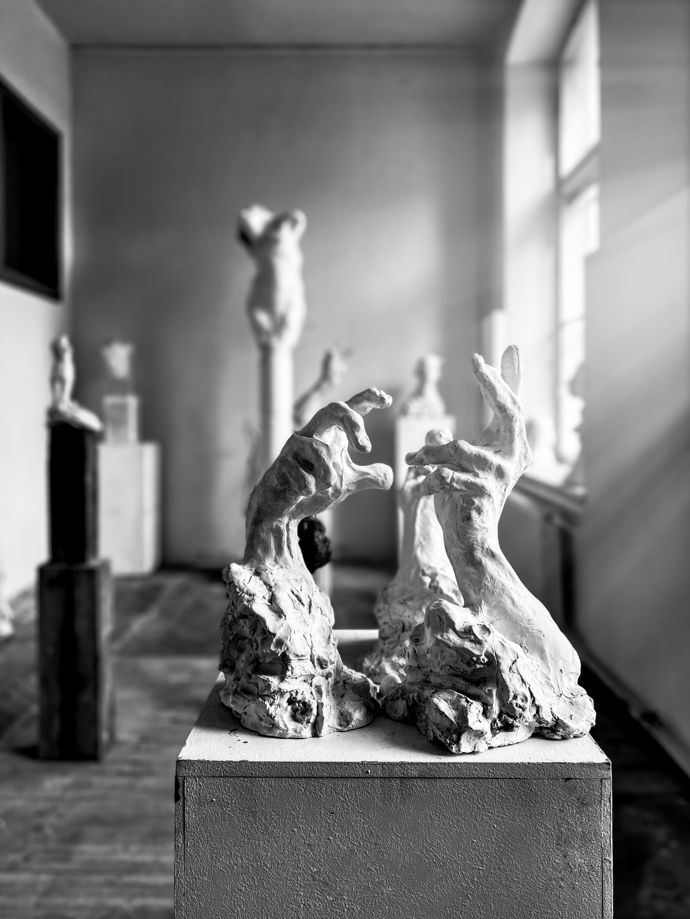 Galerie: Svět plný hlíny a krásy - to je sochařina Galerie: Svět plný hlíny a krásy - to je sochařina