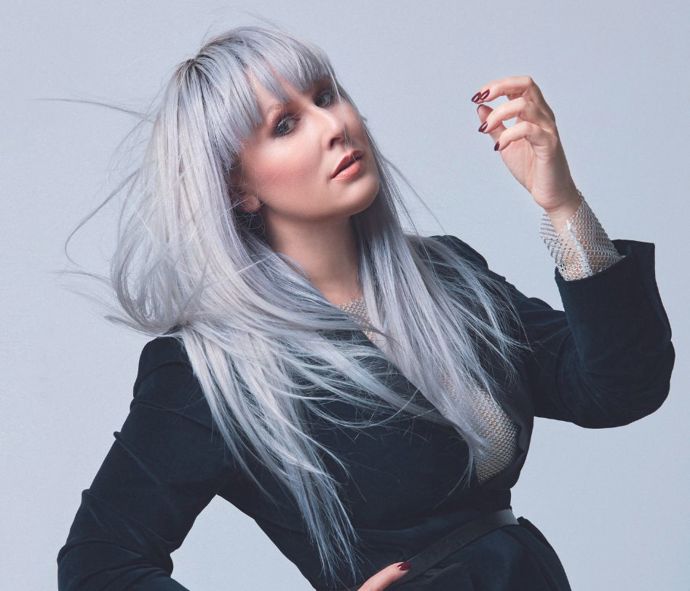 „Samoty už bylo dost,“ říká Tereza Černochová

Se zpěvačkou Terezou Černochovou (40) jsme se potkaly na dvorku jedné pražské kavárny. Zatímco si její devítiletá Laura četla u vedlejšího stolku, probraly jsme Terezinu novou desku Slečna náročná i její nový vztah, velké podzimní plány i to, proč má v sobě někdy „zavřeno“ – a jak se zase otevřít. 
