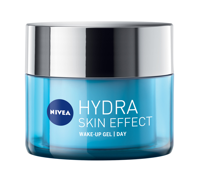 Osvěžující denní hydratační gel Hydra Skin Effect (Nivea)
Tento krém patří mezi moje stálice, používám ho hlavně v létě, kdy je pleť přeci jen od sluníčka dost vysušená. Ihned pokožku hydratuje a efekt vydrží celý den. Oceňuji lehkou gelovou texturu, která se lehce vstřebává do pleti a nezanechává na ní mastný film.
Cena: 360 Kč (50 ml)
Osvěžující denní hydratační gel Hydra Skin Effect (Nivea)
Tento krém patří mezi moje stálice, používám ho hlavně v létě, kdy je pleť přeci jen od sluníčka dost vysušená. Ihned pokožku hydratuje a efekt vydrží celý den. Oceňuji lehkou gelovou texturu, která se lehce vstřebává do pleti a nezanechává na ní mastný film.
Cena: 360 Kč (50 ml)