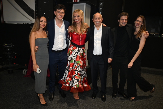 Diana, Jáchym, Ivana, Jan a moderátorův syn Adam s přítelkyní
Diana, Jáchym, Ivana, Jan a moderátorův syn Adam s přítelkyní