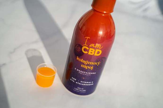 Kolagenový nápoj s CBD, vitamínem C a kys. hyaluronovou

Maracujový kolagenový nápoj bez obsahu cukru si vás získá nejen svou příjemnou, sladce ovocnou chutí, ale i svým unikátním složením.
