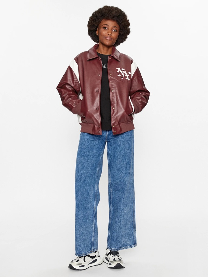 Bunda: Tommy Jeans

