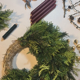 Snadný návod na adventní věnec.
