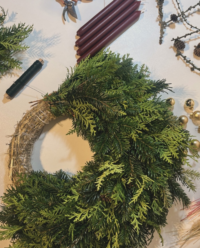 Snadný návod na adventní věnec.
Snadný návod na adventní věnec.