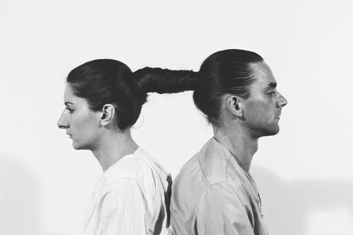 Marina Abramović & Ulay při svém představení z roku 1977
Marina Abramović & Ulay při svém představení z roku 1977