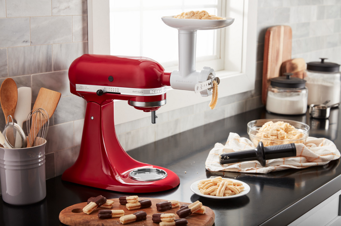 Kuchyňský robot, Kitchenaid robot Artisan, 20 490 Kč, www.magnumhome.cz
Kuchyňský robot, Kitchenaid robot Artisan, 20 490 Kč, www.magnumhome.cz