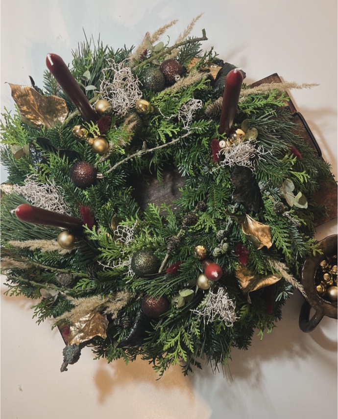 Snadný návod na adventní věnec.
Snadný návod na adventní věnec.