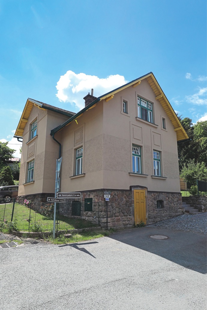 Do vily v Podkrkonoší jsme se vydali fotit a povídat si na pár hodin, ale nejraději bychom zůstali celý týden. Pavla s manželem Tomášem vytvořili úchvatné zázemí na krátkodobý pronájem, kterému nechybí duše ani genius loci. Pokud se tu někdy objevíte, určitě nám dáte za pravdu!
