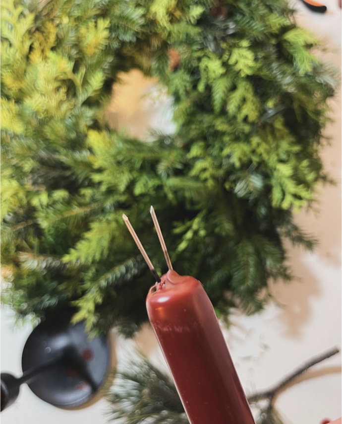 Snadný návod na adventní věnec.
Snadný návod na adventní věnec.