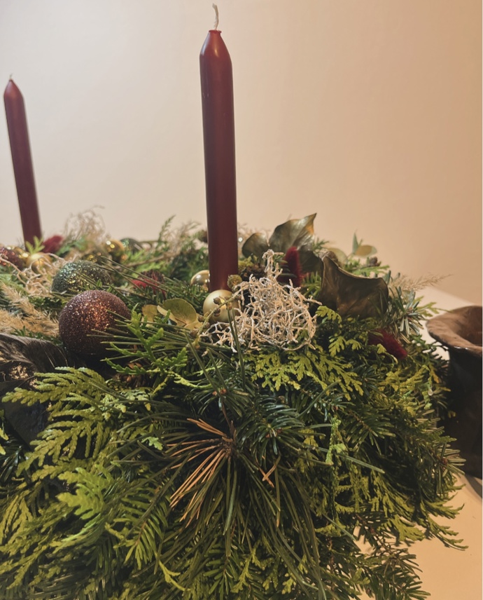 Snadný návod na adventní věnec.
Snadný návod na adventní věnec.
