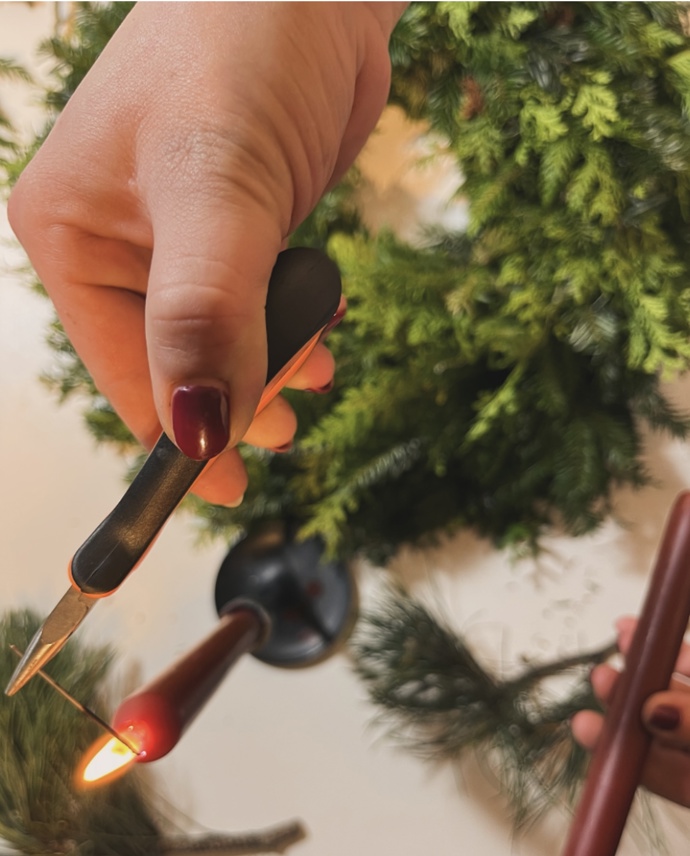 Snadný návod na adventní věnec.
Snadný návod na adventní věnec.