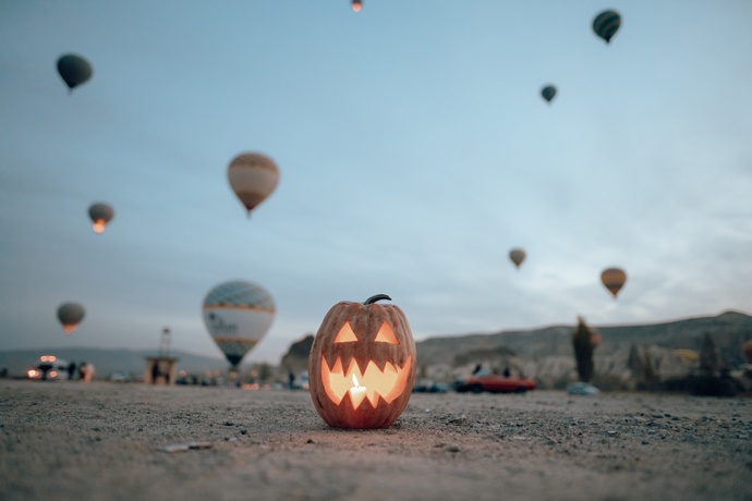 Vzhledem k tomu, že jsme se do Kappadokie vydali na konci října, mohli jsme u balónů oslavit i Halloween.
Vzhledem k tomu, že jsme se do Kappadokie vydali na konci října, mohli jsme u balónů oslavit i Halloween.
