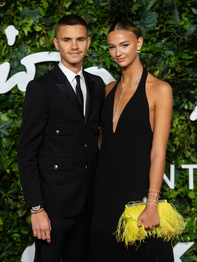 Romeo Beckham s přítelkyní – modelkou Miou Regan – v roce 2021
Romeo Beckham s přítelkyní – modelkou Miou Regan – v roce 2021