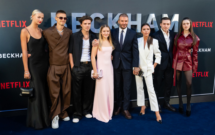 Rodina Beckhamových, včetně partnerek njestarších synů; jmenovitě: Mia Regan, Romeo Beckham, Cruz Beckham, Harper Beckham, David Beckham, Victoria Beckham, Brooklyn Beckham and Nicola Peltz-Beckham
Rodina Beckhamových, včetně partnerek njestarších synů; jmenovitě: Mia Regan, Romeo Beckham, Cruz Beckham, Harper Beckham, David Beckham, Victoria Beckham, Brooklyn Beckham and Nicola Peltz-Beckham