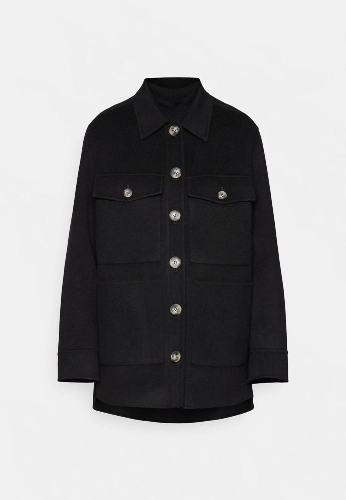 Ivy Oak, 10 690 Kč, Zalando
Ivy Oak, 10 690 Kč, Zalando