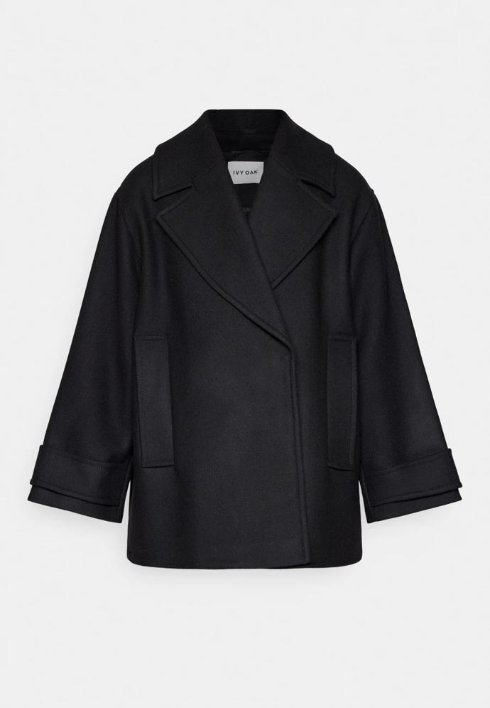 Ivy Oak, 10 960 Kč, Zalando
Ivy Oak, 10 960 Kč, Zalando