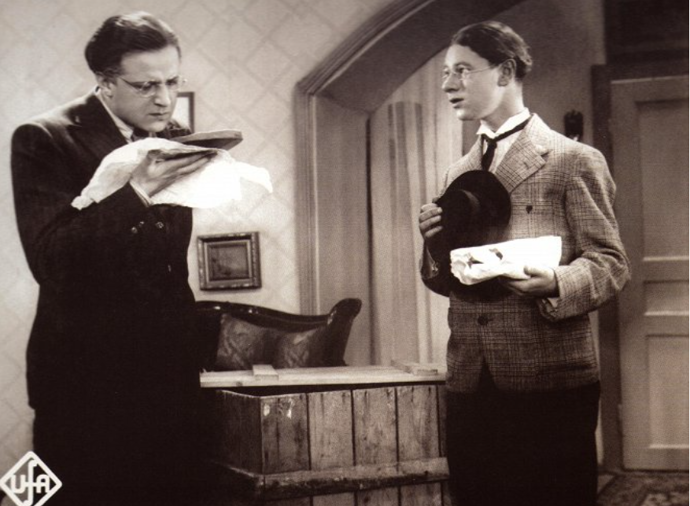 Ladislav Pešek ve filmu Okénko z roku 1933.
Ladislav Pešek ve filmu Okénko z roku 1933.