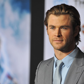 Chris Hemsworth měří 1,9 m a letos oslavil 40 let. Dlouhodobě se umísťuje na předních příčkách nejatraktivnějších mužů planety.

