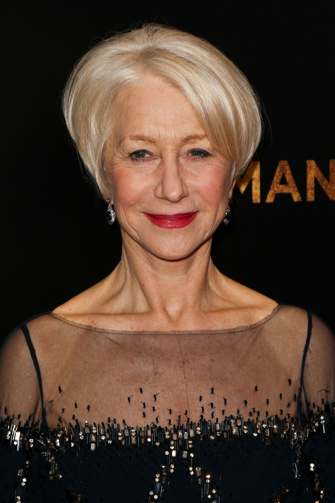 Helen Mirren vypadala naprosto báječně v blonďaté hřívě.
Helen Mirren vypadala naprosto báječně v blonďaté hřívě.