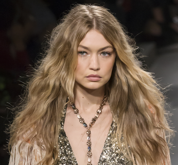Nepravidelné vlny si oblíbila také modelka Gigi Hadid
Nepravidelné vlny si oblíbila také modelka Gigi Hadid