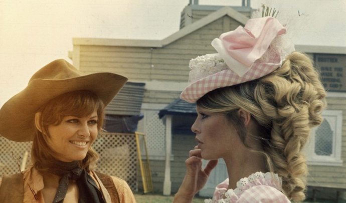 Claudia Cardinale a Brigitte Bardot Claudia Cardinale a Brigitte Bardot